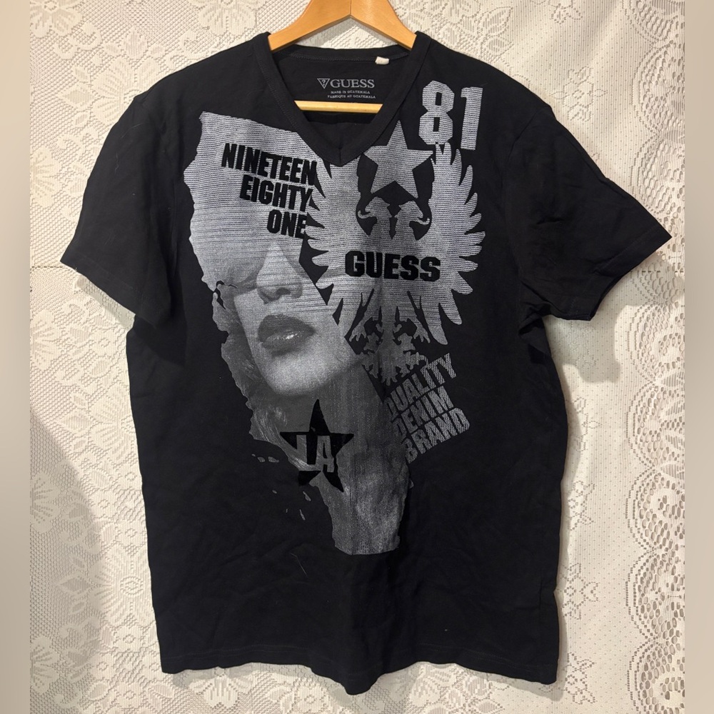 GUESS men’s graphic tee
